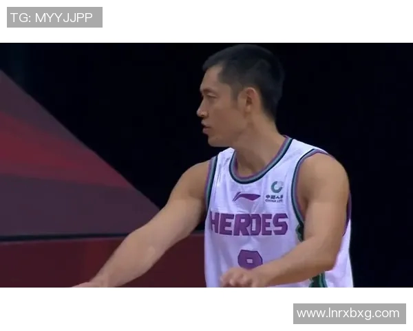 张庆鹏:从篮球场上的拼搏到人生舞台的辉煌转身 张庆鹏:从篮球场上的拼搏到人生舞台的辉煌转身