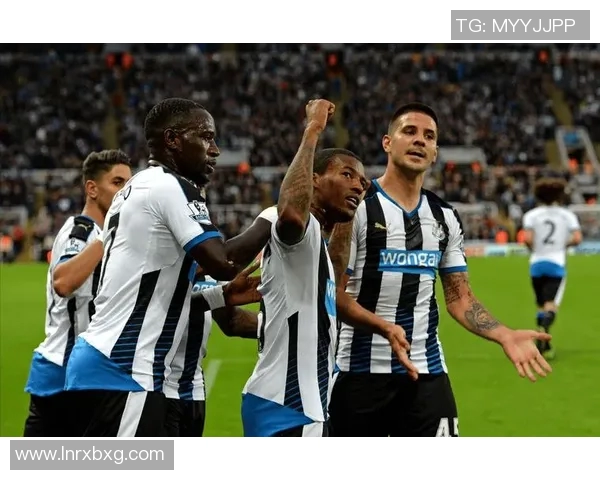 巴尔德斯与马里亚加的精彩对决揭示足球战术的博弈与魅力 巴尔德斯与马里亚加的精彩对决揭示足球战术的博弈与魅力