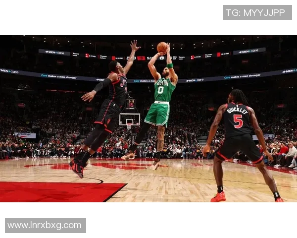 猛龙与凯尔特人第六场激战回顾球星表现与战术分析全景呈现